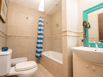Celestino VIII. Dpto de 2 dorm y 2 baños. Centro.