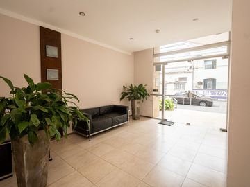 Celestino VIII. Dpto de 2 dorm y 2 baños. Centro.