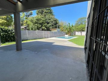 VENTA CASA PILETA EL BOSQUECILLO - EZEIZA -PERMUTA