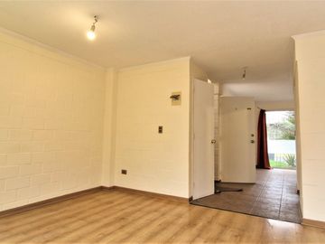 Venta de casa en condominio exclusivo, en paradero 23 - La Cruz, Quillota.