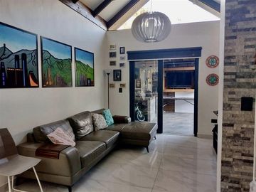 Casa en Venta en Violeta Cousiño Nte. 7472