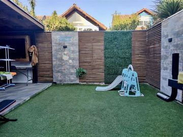 Casa en Venta en Violeta Cousiño Nte. 7472