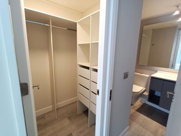 ARRIENDO Departamento 2D2B semi amoblado, Metro Chile España
