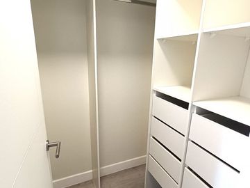 ARRIENDO Departamento 2D2B semi amoblado, Metro Chile España