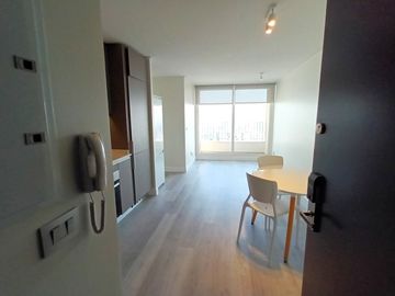 ARRIENDO Departamento 2D1B semi amoblado, Metro Chile España