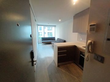 ARRIENDO Departamento 1D1B semi amoblado, Metro Chile España