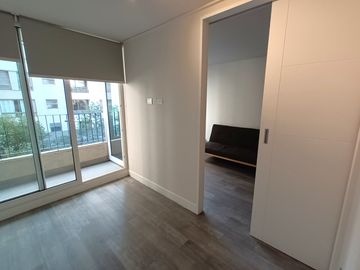 ARRIENDO Departamento 1D1B semi amoblado, Metro Chile España