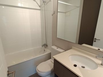 ARRIENDO Departamento 1D1B semi amoblado, Metro Chile España