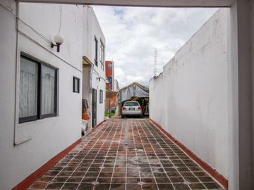 VENTA DE CASA EN JARDINES DE SAN MANUEL.