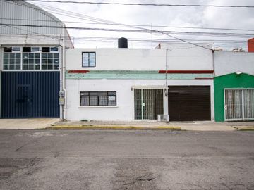 VENTA DE CASA EN JARDINES DE SAN MANUEL.