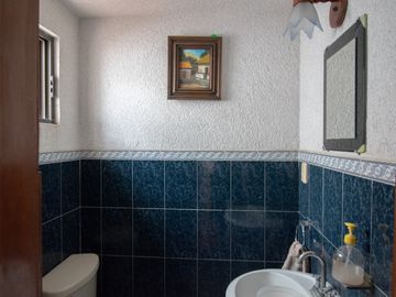 VENTA DE CASA EN JARDINES DE SAN MANUEL.