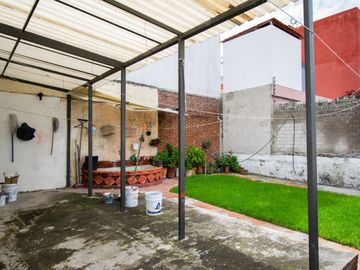VENTA DE CASA EN JARDINES DE SAN MANUEL.