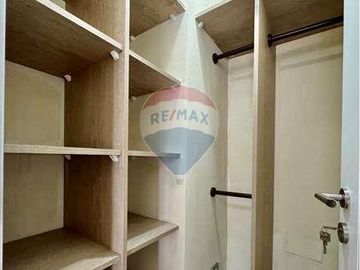 36m2, buena ubicación, estacionamiento y bodega