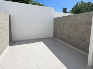 DEPARTAMENTO MONOAMBIENTE AL FRENTE, PLANTA BAJA DTO F, CON PATIO Y COCHERA, BANFIELD.