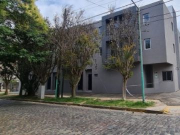 DEPARTAMENTO MONOAMBIENTE AL FRENTE, PLANTA BAJA DTO F, CON PATIO Y COCHERA, BANFIELD.