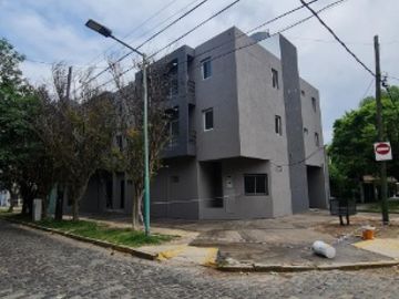 DEPARTAMENTO MONOAMBIENTE AL FRENTE, PLANTA BAJA DTO F, CON PATIO Y COCHERA, BANFIELD.