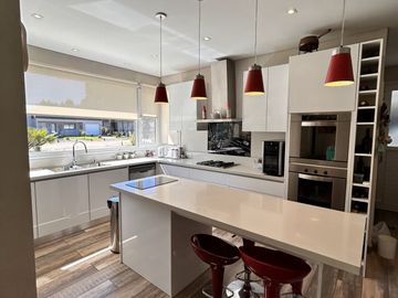 ALQUILER VERANO EXCLUSIVA CASA CON PILETA  BARRIO LA HERRADURA PINAMAR