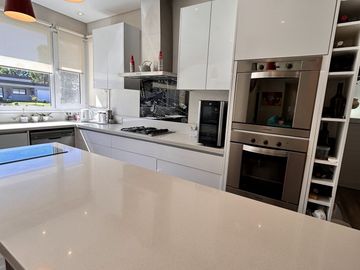 ALQUILER VERANO EXCLUSIVA CASA CON PILETA  BARRIO LA HERRADURA PINAMAR