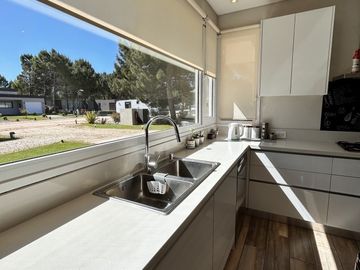 ALQUILER VERANO EXCLUSIVA CASA CON PILETA  BARRIO LA HERRADURA PINAMAR
