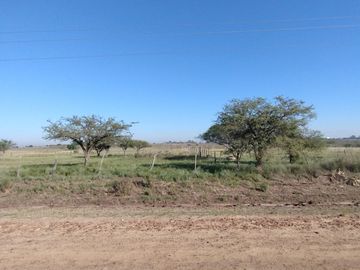 VENDE CHACRA A MTS. DEL ACCESO ARTIGAS!