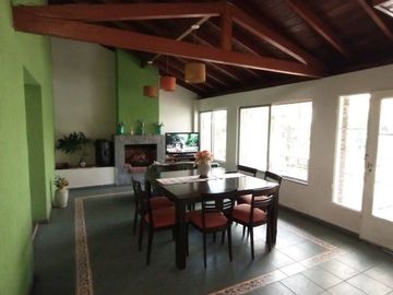 Chalet en Villa Club Sobre Calle Granaderos Nuevo Valor!