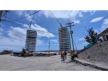 Se vende hermoso departamento con vista al mar Grand Bay Manta.