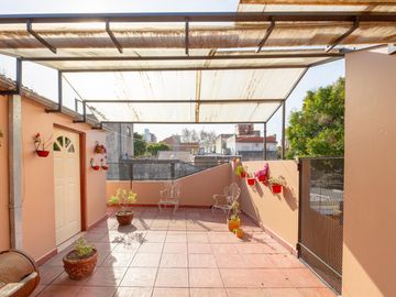 Venta / Permuta PH 4 ambientes con Patio en Caseros Centro - Apto Crédito - Sin Expensas
