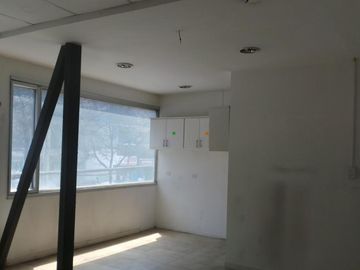 EDIFICIO DE 2P Y UN GALPÓN METÁLICO COMERCIAL, BARRIO SANTA BÁRBARA-CHILLOGALLO