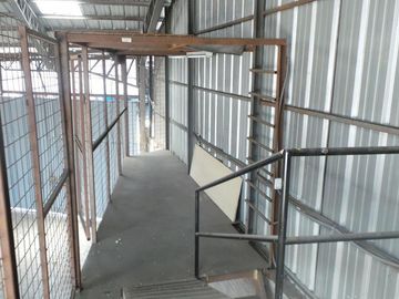 EDIFICIO DE 2P Y UN GALPÓN METÁLICO COMERCIAL, BARRIO SANTA BÁRBARA-CHILLOGALLO