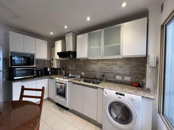Bahía Blanca 140, Wilde ¡Ph con local o garage a la venta en Wilde!