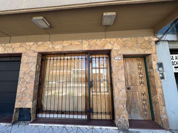 Bahía Blanca 140, Wilde ¡Ph con local o garage a la venta en Wilde!