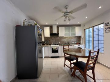 Bahía Blanca 140, Wilde ¡Ph con local o garage a la venta en Wilde!