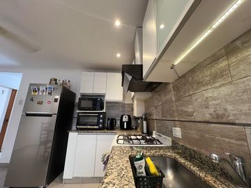 Bahía Blanca 140, Wilde ¡Ph con local o garage a la venta en Wilde!