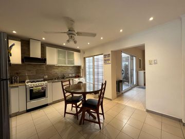 Bahía Blanca 140, Wilde ¡Ph con local o garage a la venta en Wilde!