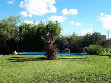 FUNES TOWN- LOTE  CON MEJORAS  Y PISCINA