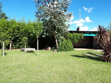 FUNES TOWN- LOTE  CON MEJORAS  Y PISCINA