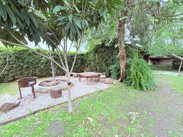 FUNES TOWN- LOTE  CON MEJORAS  Y PISCINA