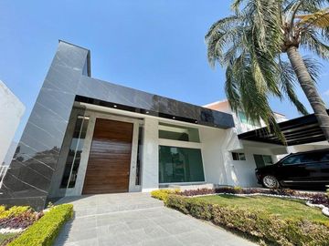 Casa en  venta en fraccionamiento Lomas de Cocoyoc, Morelos