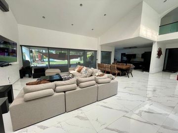 Casa en  venta en fraccionamiento Lomas de Cocoyoc, Morelos