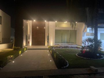Casa en  venta en fraccionamiento Lomas de Cocoyoc, Morelos