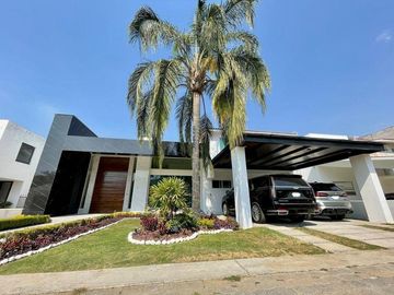 Casa en  venta en fraccionamiento Lomas de Cocoyoc, Morelos