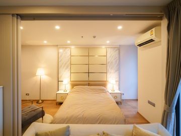 Modern 1 Bedroom Condo at Phetchaburi