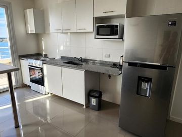 GRAN BALCON A LA LAGUNA. 2 COCHERAS.