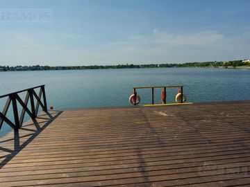 GRAN BALCON A LA LAGUNA. 2 COCHERAS.