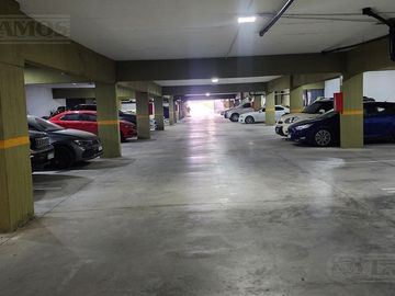 GRAN BALCON A LA LAGUNA. 2 COCHERAS.