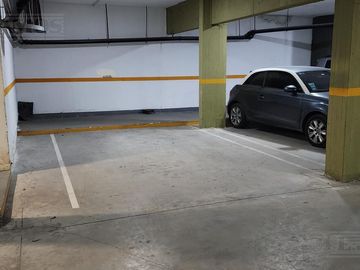 GRAN BALCON A LA LAGUNA. 2 COCHERAS.