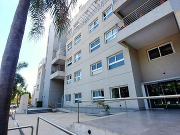 GRAN BALCON A LA LAGUNA. 2 COCHERAS.