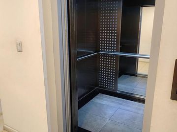 GRAN BALCON A LA LAGUNA. 2 COCHERAS.