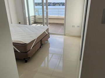 GRAN BALCON A LA LAGUNA. 2 COCHERAS.