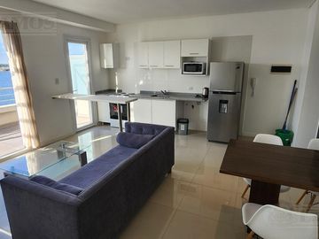 GRAN BALCON A LA LAGUNA. 2 COCHERAS.